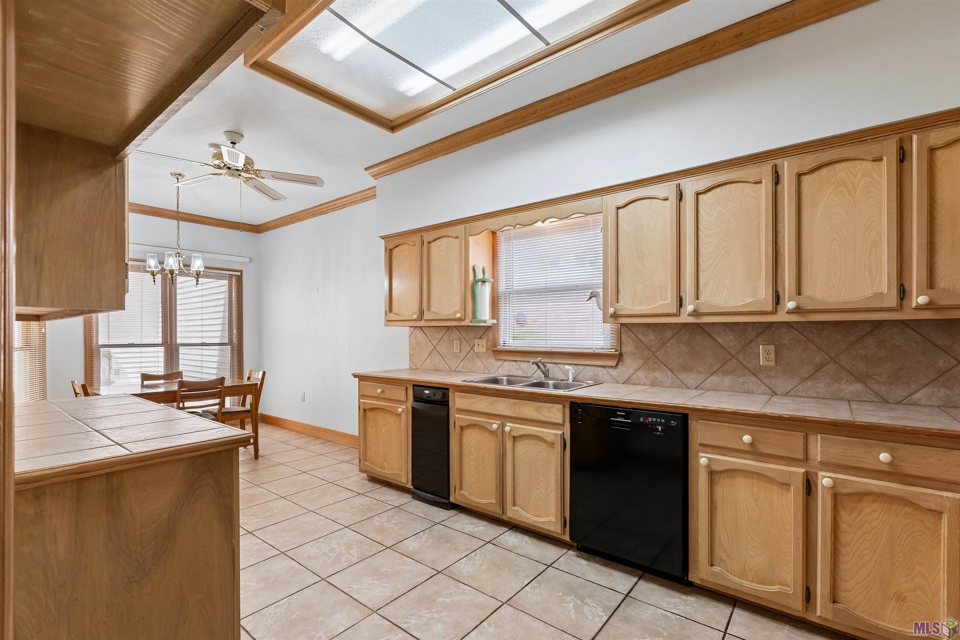 242 McGehee Drive Baton Rouge, LA 70815 - Photo 2 of 17