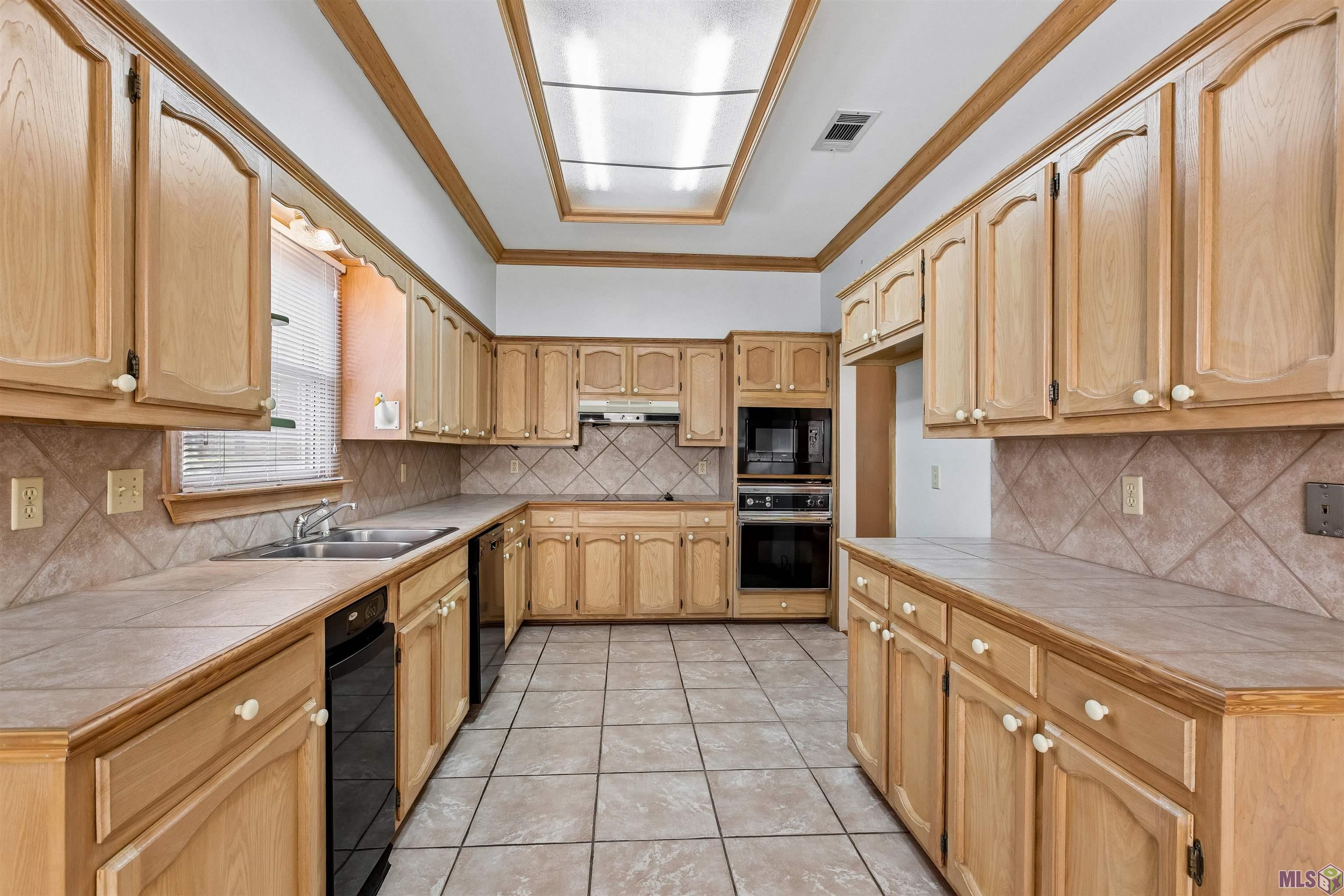 242 McGehee Drive Baton Rouge, LA 70815 - Photo 3 of 17