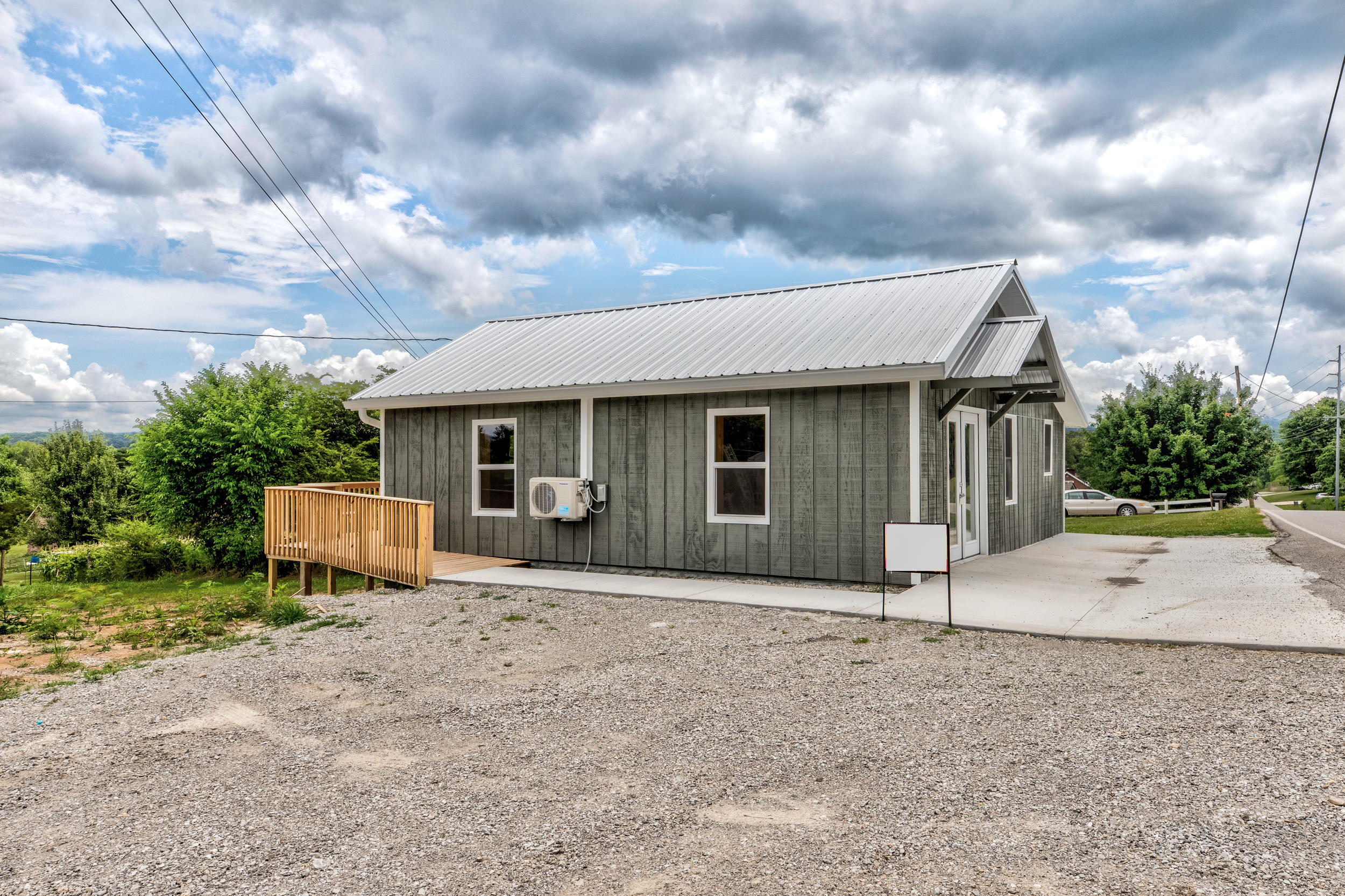 409 Island Ford Road Jacksboro, TN 37757 - Photo 3 of 18 409 Island Ford Rd-3