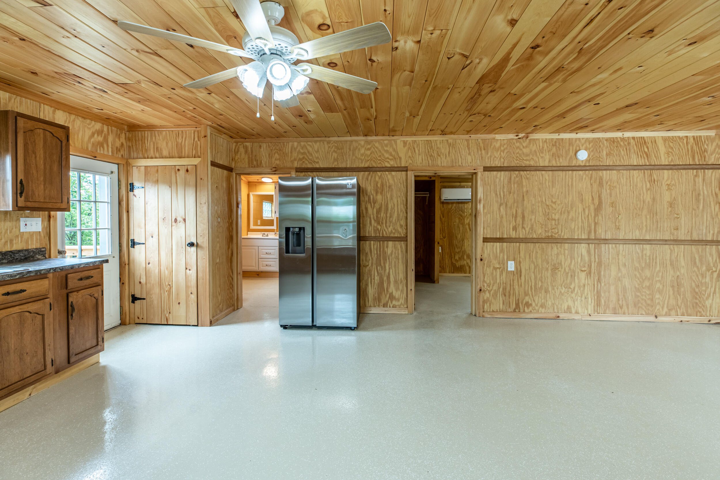 409 Island Ford Road Jacksboro, TN 37757 - Photo 10 of 18 409 Island Ford Rd-6