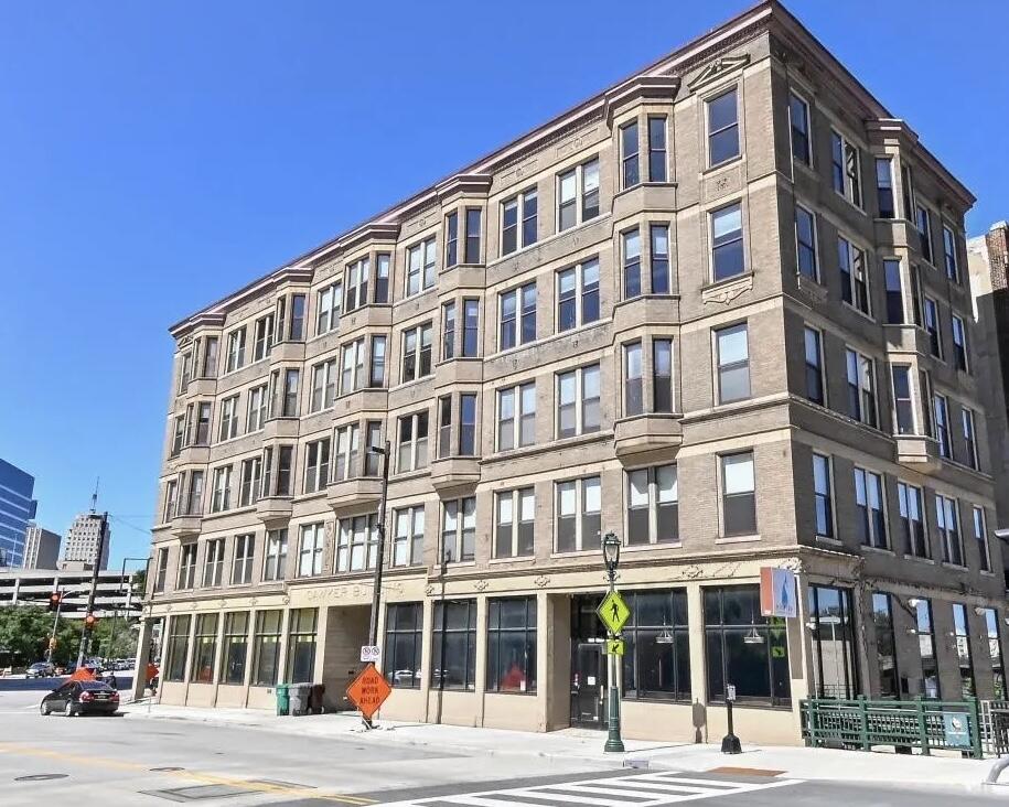 108 West Wells Street, Unit 4D Milwaukee, WI 53203 - Photo 2 of 18 1715491_4