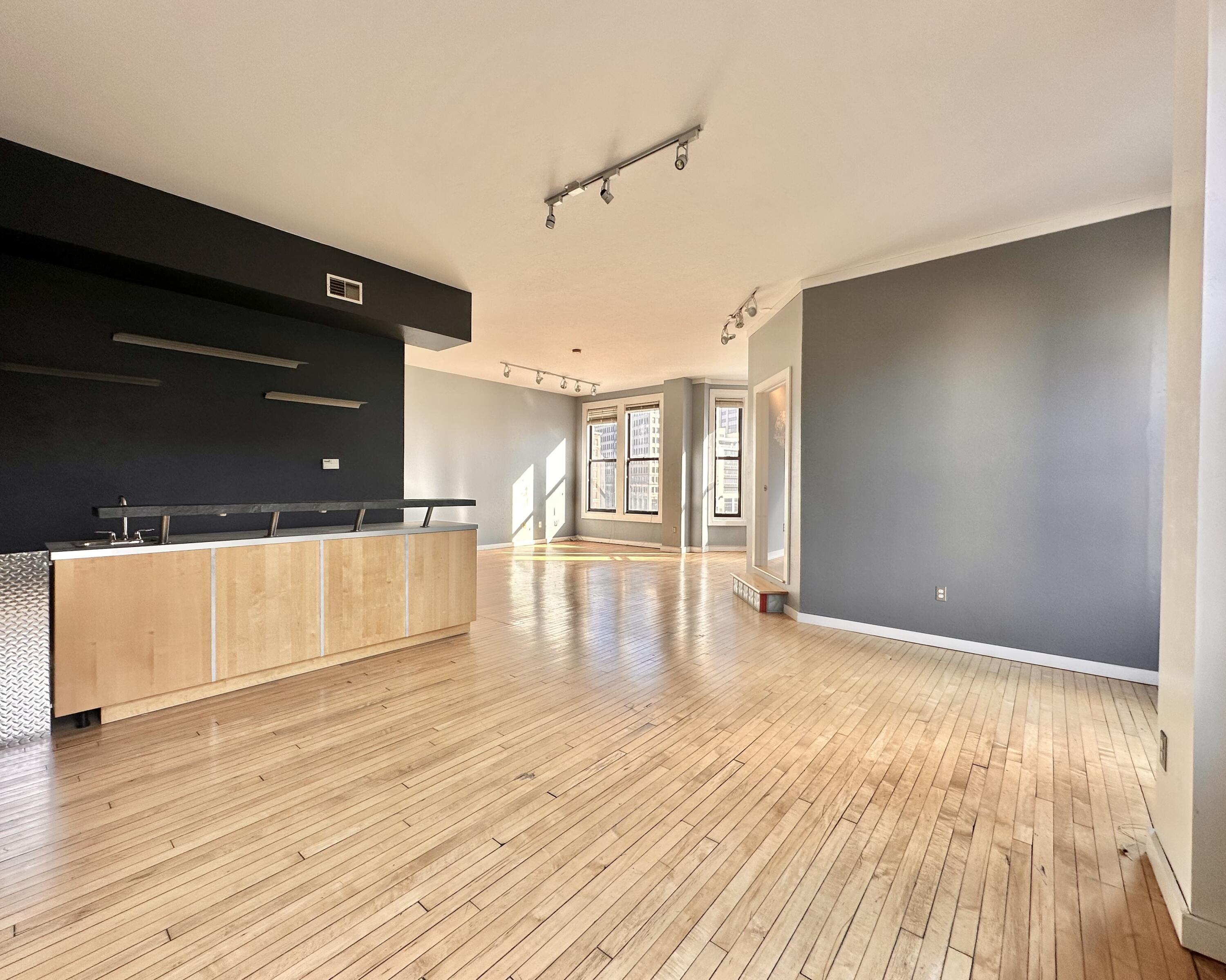 108 West Wells Street, Unit 4D Milwaukee, WI 53203 - Photo 3 of 18 2