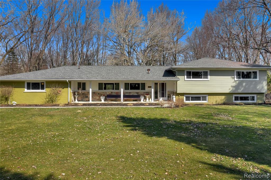 2403 East Square Lake Road Troy, MI 48085 - Photo 4 of 29