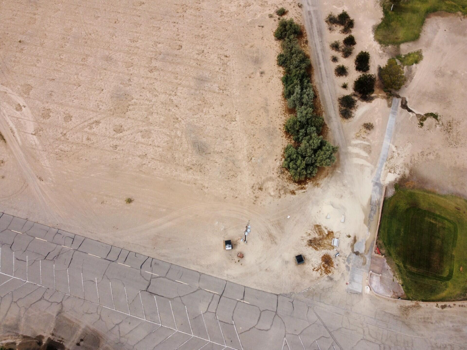 1 West Wells Road Blythe, CA 92225 - Photo 2 of 7 a bathroom with a bathtub