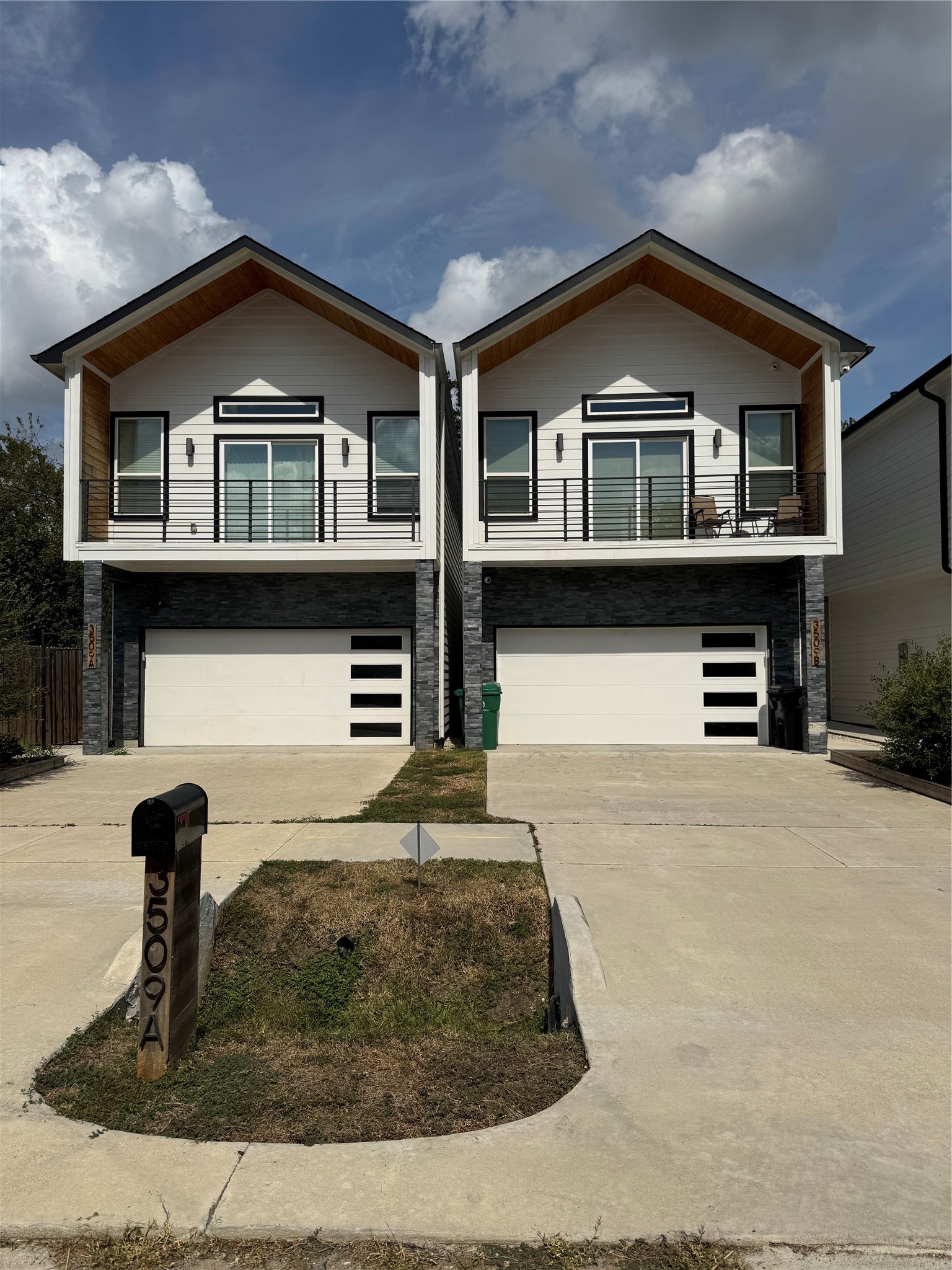 3441 Good Hope Street Houston, TX 77021 - Photo 6 of 7 a front view of a house with garden