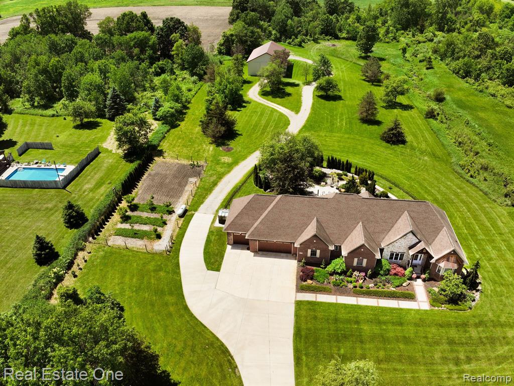 2482 South Latson Road Howell, MI 48843 - Photo 4 of 87