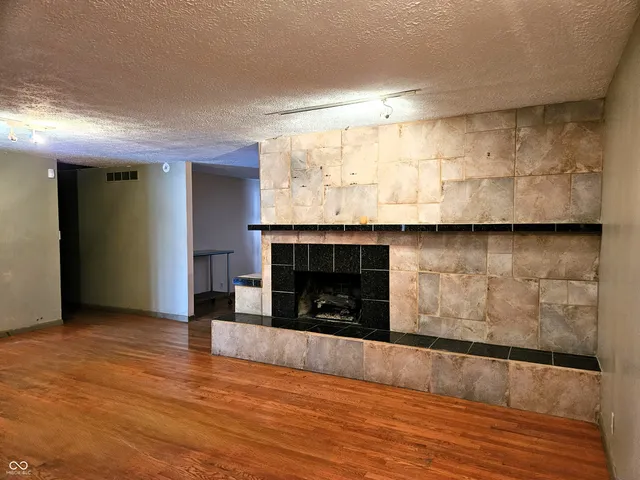 $275,000 | 5211 Kessler Blvd Drive North, Indianapolis, IN 46228