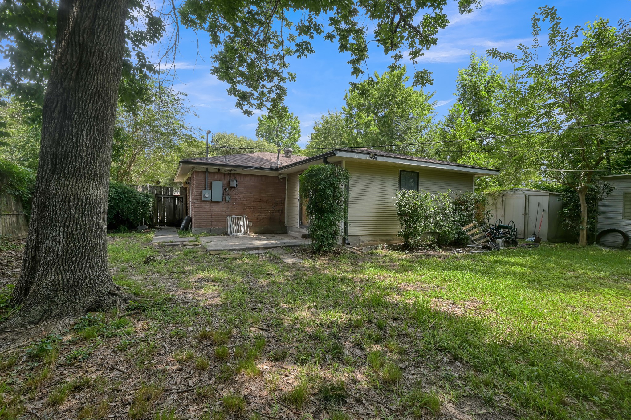 405 Wilson Road Conroe, TX 77301 - Photo 25 of 29