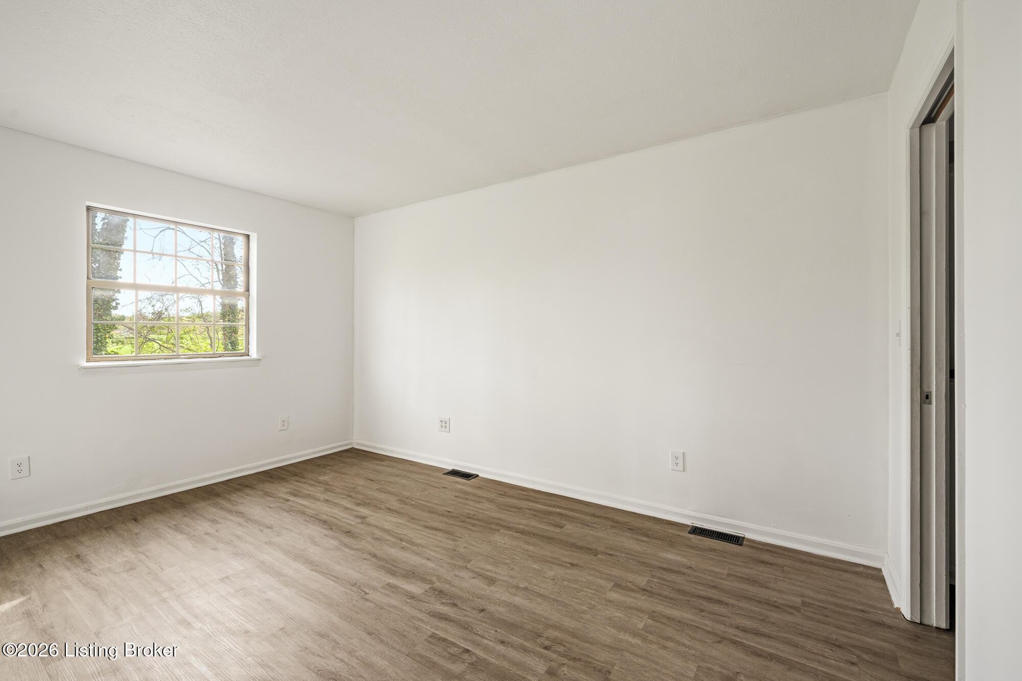2905 Fordhaven Road Louisville, KY 40214 - Photo 29 of 32 2905 Fordhaven Rd-26