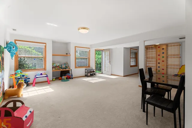 a view of a livingroom with furniture and a ceiling fan