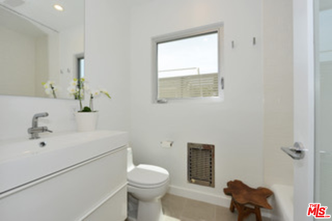 4039 Alla Road Los Angeles, CA 90066 - Photo 14 of 25 Gallery Image 14