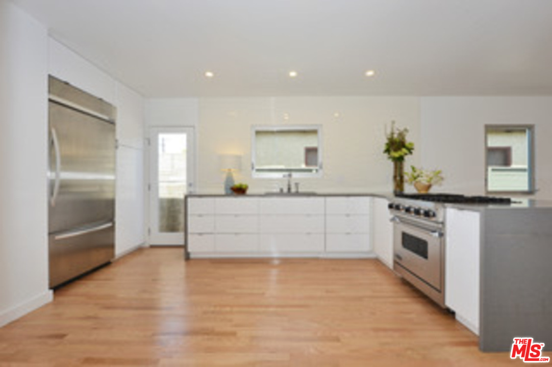 4039 Alla Road Los Angeles, CA 90066 - Photo 8 of 25 Gallery Image 8