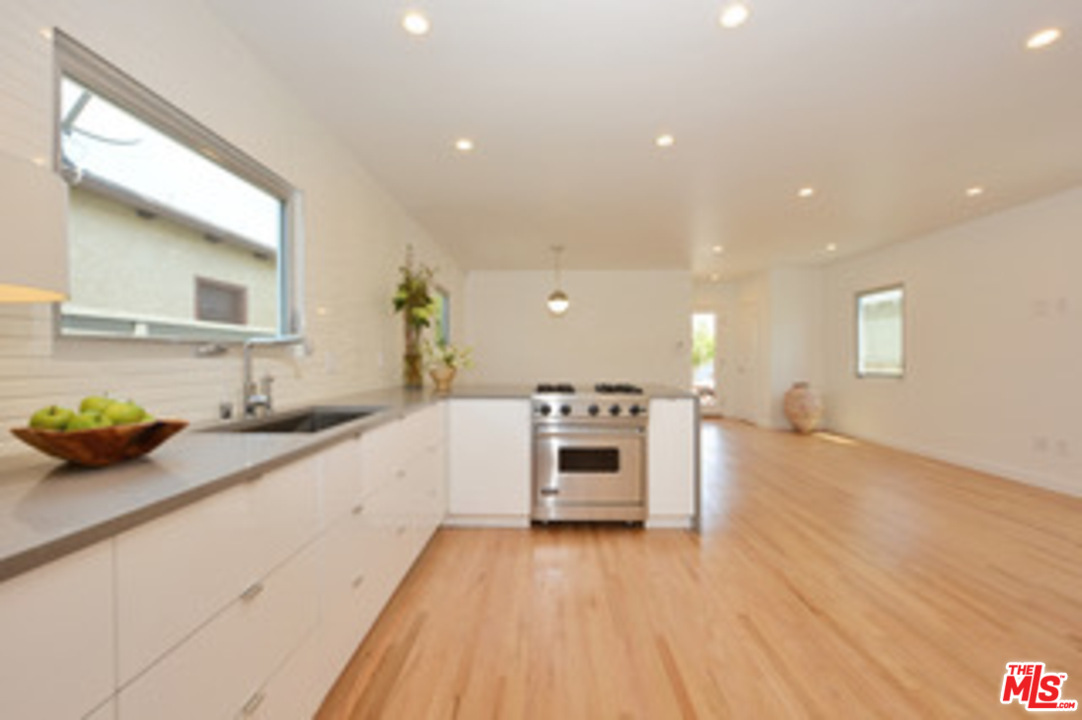 4039 Alla Road Los Angeles, CA 90066 - Photo 10 of 25 Gallery Image 10