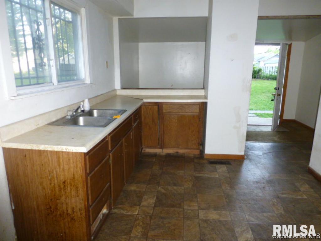 2034 Clay Street Springfield, IL 62703 - Photo 4 of 11
