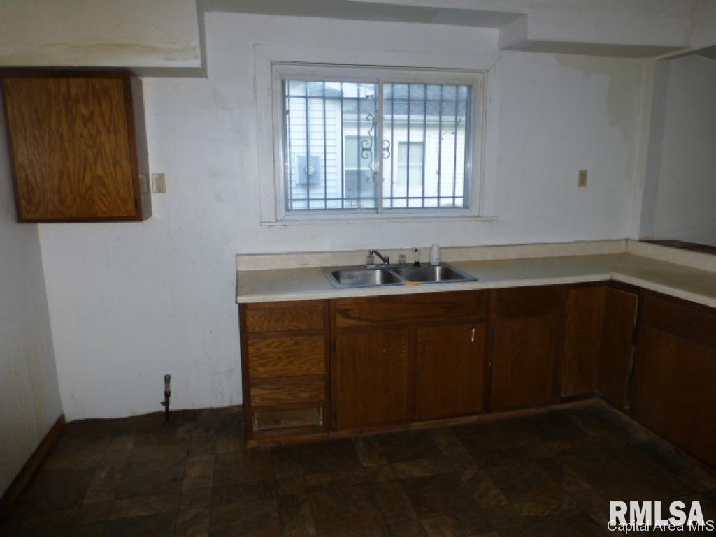 2034 Clay Street Springfield, IL 62703 - Photo 5 of 11