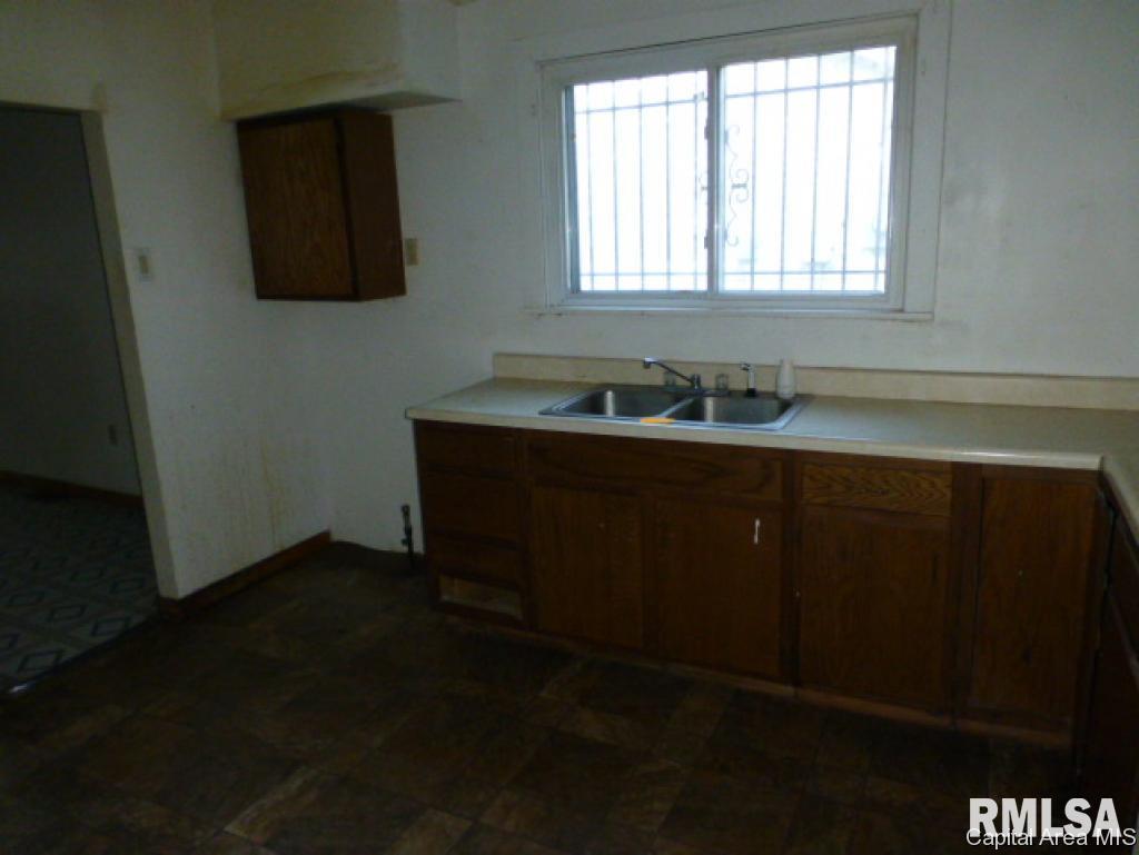 2034 Clay Street Springfield, IL 62703 - Photo 6 of 11