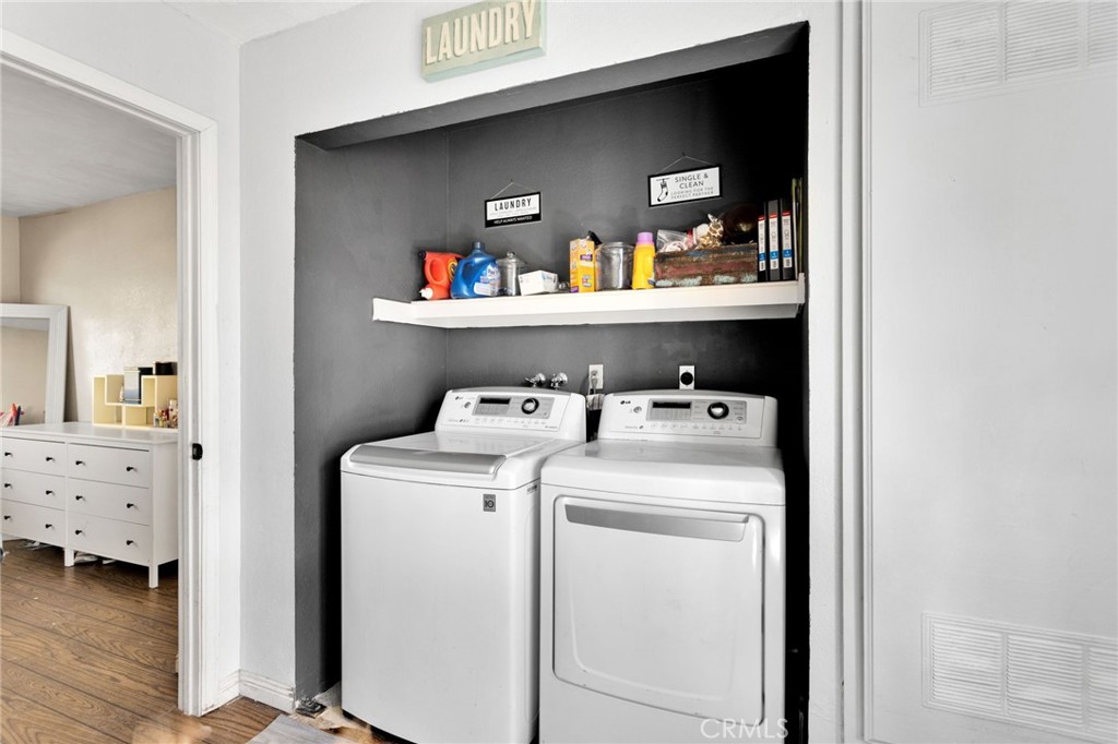 20357 Ituma Road Apple Valley, CA 92308 - Photo 27 of 38 a utility room with dryer and washer