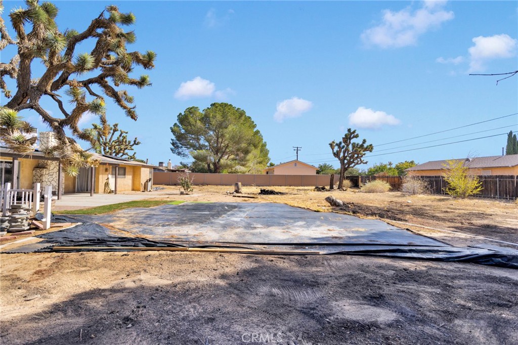 20357 Ituma Road Apple Valley, CA 92308 - Photo 33 of 38 a view of a yard with a tree