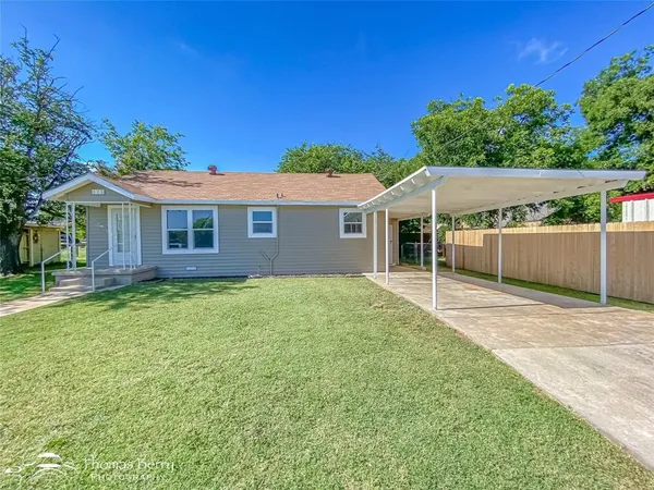 a view of a house with a backyard