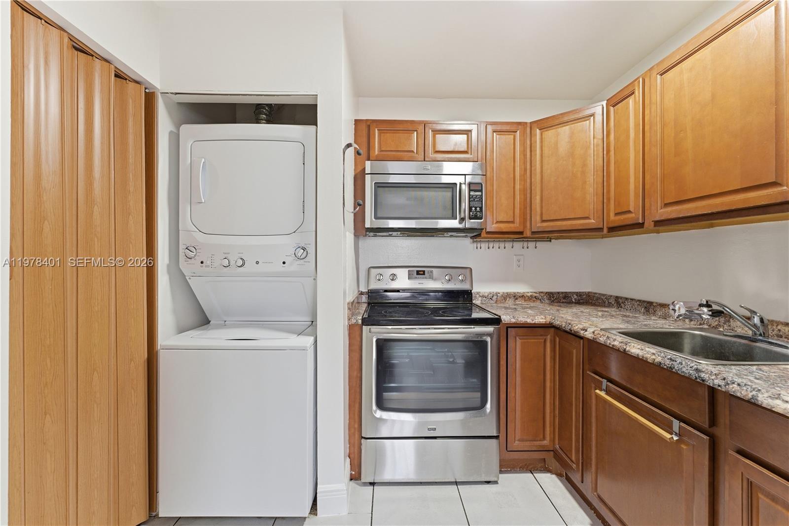 6921 Southwest 129th Avenue, Unit 5 Miami, FL 33183 - Photo 6 of 34 a kitchen with a sink and a microwave