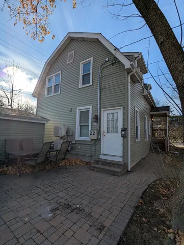 $1,850 | 317 East Park Avenue, Unit A, Libertyville, IL 60048