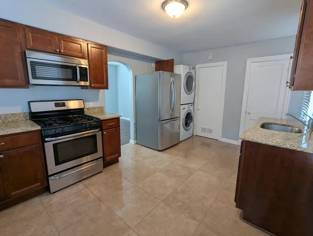 $1,850 | 317 East Park Avenue, Unit A, Libertyville, IL 60048