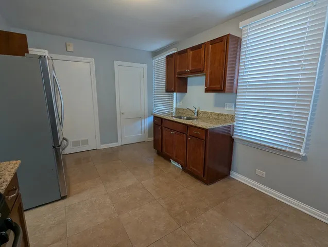 $1,850 | 317 East Park Avenue, Unit A, Libertyville, IL 60048