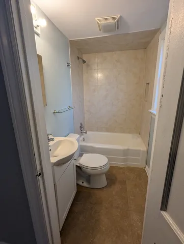 $1,850 | 317 East Park Avenue, Unit A, Libertyville, IL 60048