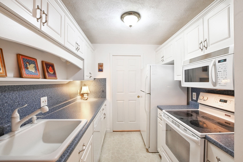 48 Highview Drive, Unit 48 Sandwich, MA 02563 - Photo 13 of 34