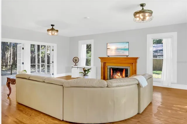 $895,000 | 299 West 4th Avenue, Windermere, FL 34786