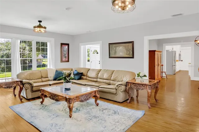 $895,000 | 299 West 4th Avenue, Windermere, FL 34786