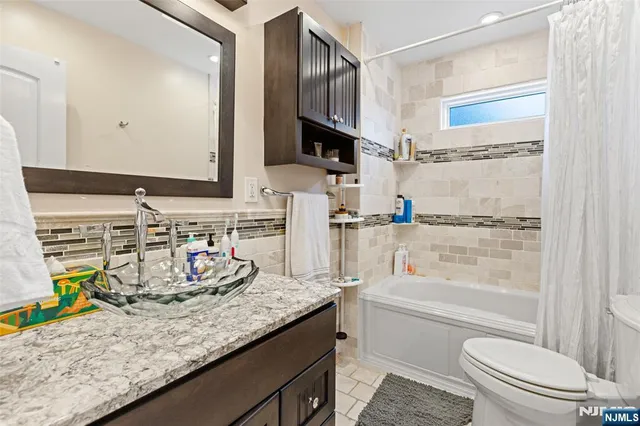 $1,100,000 | 3 Old Farm Road, Verona, NJ 07044