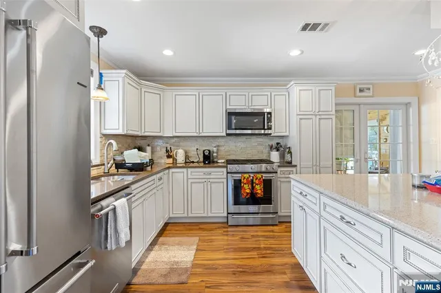 $1,100,000 | 3 Old Farm Road, Verona, NJ 07044