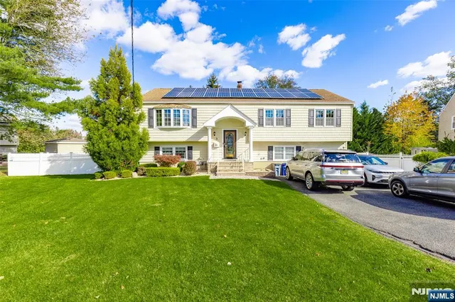 $1,100,000 | 3 Old Farm Road, Verona, NJ 07044