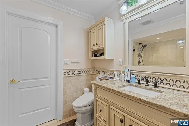 $1,100,000 | 3 Old Farm Road, Verona, NJ 07044