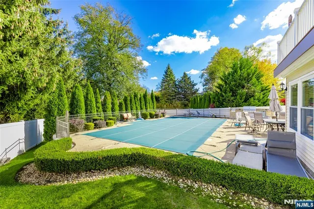 $1,100,000 | 3 Old Farm Road, Verona, NJ 07044