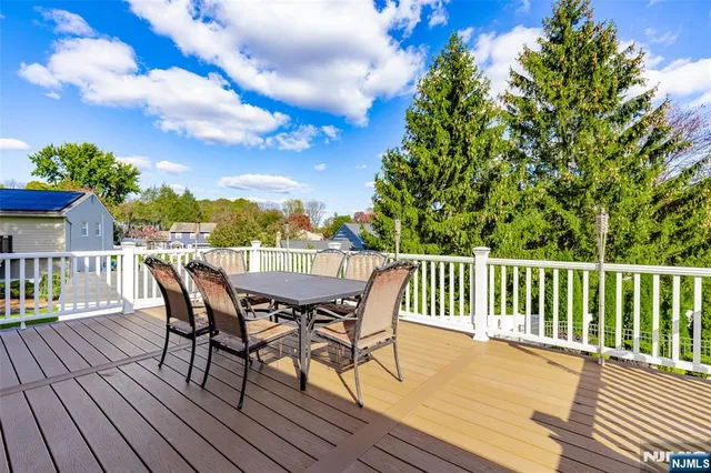 $1,100,000 | 3 Old Farm Road, Verona, NJ 07044