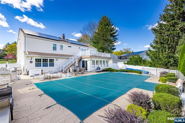 $1,100,000 | 3 Old Farm Road, Verona, NJ 07044