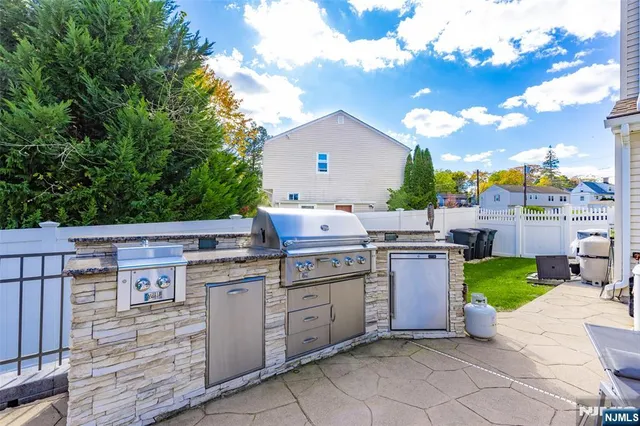 $1,100,000 | 3 Old Farm Road, Verona, NJ 07044