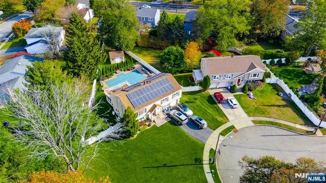 $1,100,000 | 3 Old Farm Road, Verona, NJ 07044