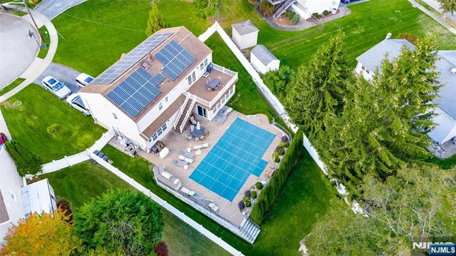 $1,100,000 | 3 Old Farm Road, Verona, NJ 07044