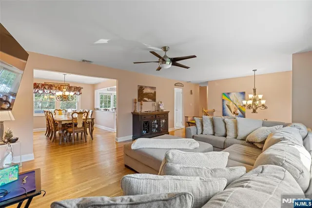 $1,100,000 | 3 Old Farm Road, Verona, NJ 07044