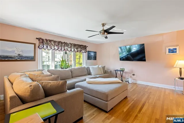 $1,100,000 | 3 Old Farm Road, Verona, NJ 07044