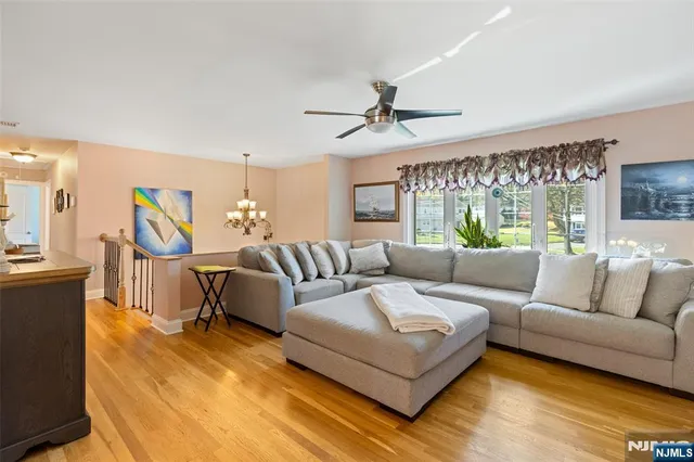 $1,100,000 | 3 Old Farm Road, Verona, NJ 07044