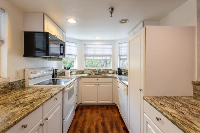 $275,000 | 21107 Fountain View Lane, Unit 5201, Lutz, FL 33558