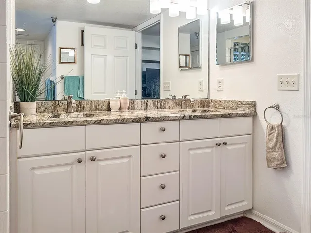 $275,000 | 21107 Fountain View Lane, Unit 5201, Lutz, FL 33558