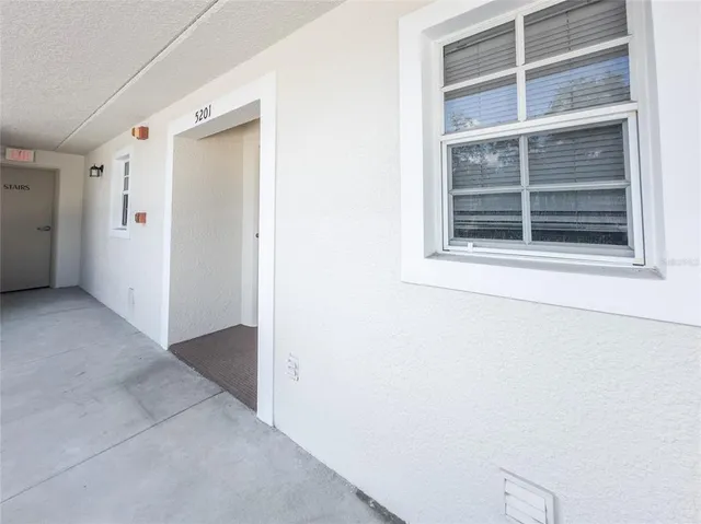 $275,000 | 21107 Fountain View Lane, Unit 5201, Lutz, FL 33558