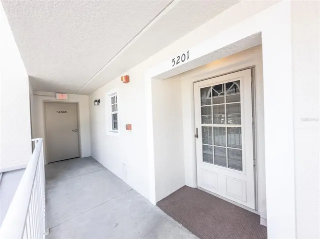 $275,000 | 21107 Fountain View Lane, Unit 5201, Lutz, FL 33558