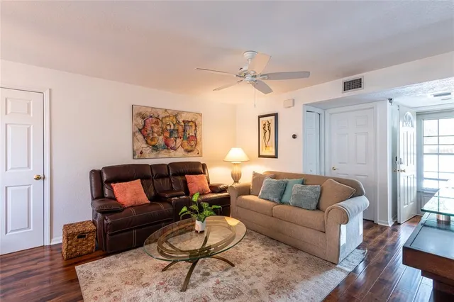 $275,000 | 21107 Fountain View Lane, Unit 5201, Lutz, FL 33558