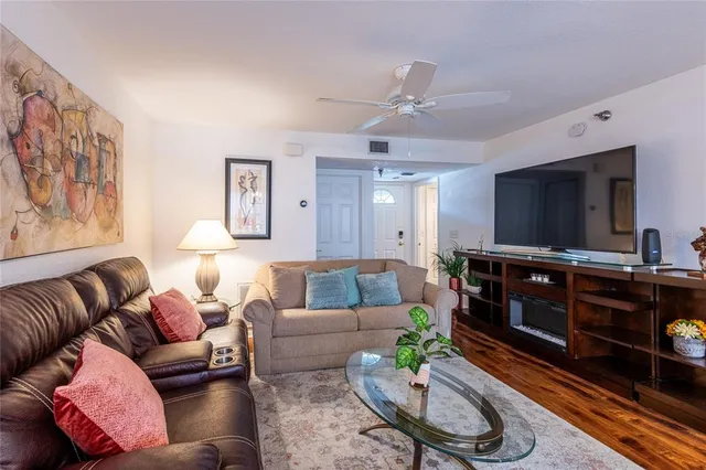 $275,000 | 21107 Fountain View Lane, Unit 5201, Lutz, FL 33558